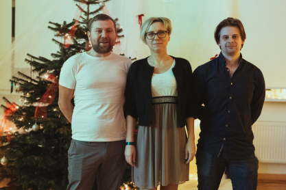 LVKĶI Lignīna laboratorijas pārstāvji pie Ziemassvētku eglītes